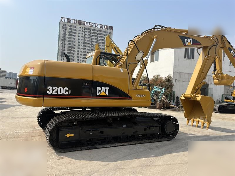 CATERPILLAR 320C - Lánctalpas kotró: 1 kép. CATERPILLAR 320C - Lánctalpas kotró: 1 kép.