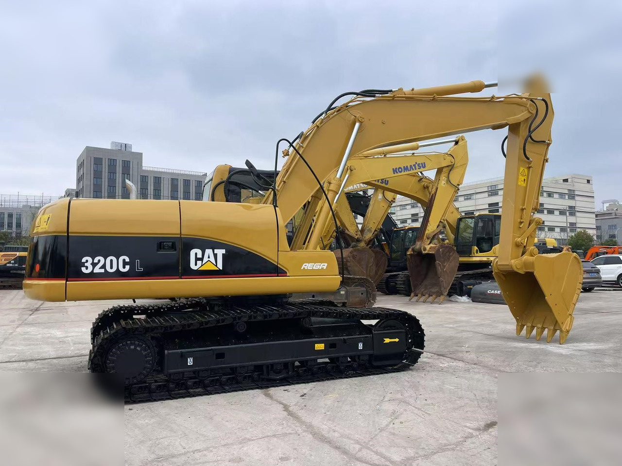CATERPILLAR 320C - Lánctalpas kotró: 1 kép. CATERPILLAR 320C - Lánctalpas kotró: 1 kép.