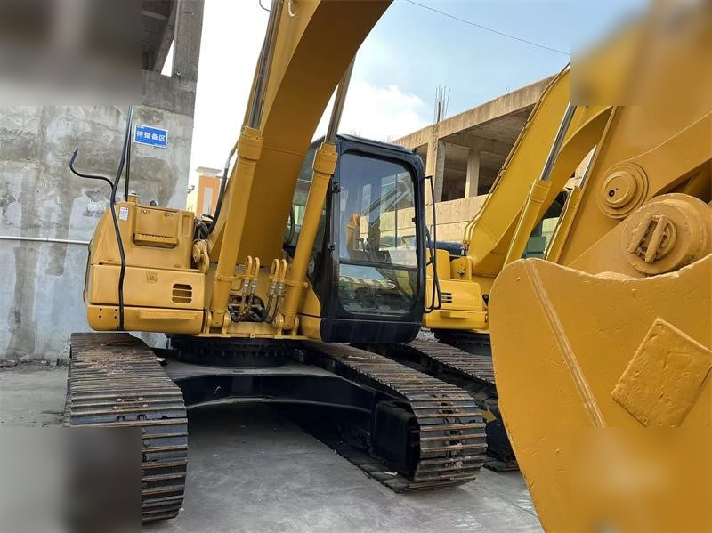 CATERPILLAR 320CL - Lánctalpas kotró: 4 kép. CATERPILLAR 320CL - Lánctalpas kotró: 4 kép.