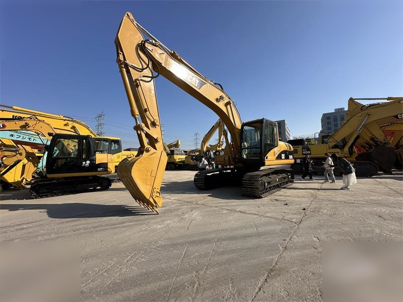 CATERPILLAR 320CL - Lánctalpas kotró: 2 kép. CATERPILLAR 320CL - Lánctalpas kotró: 2 kép.