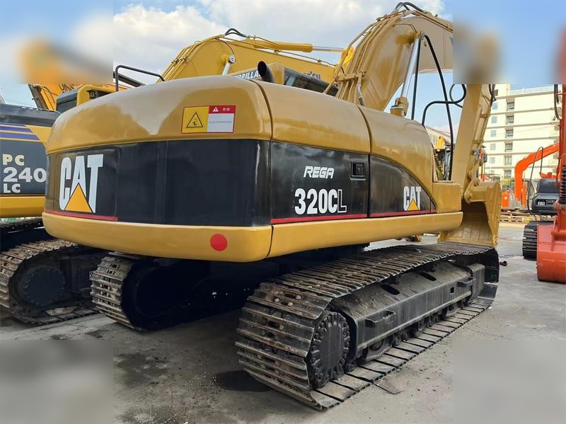 CATERPILLAR 320CL - Lánctalpas kotró: 2 kép. CATERPILLAR 320CL - Lánctalpas kotró: 2 kép.