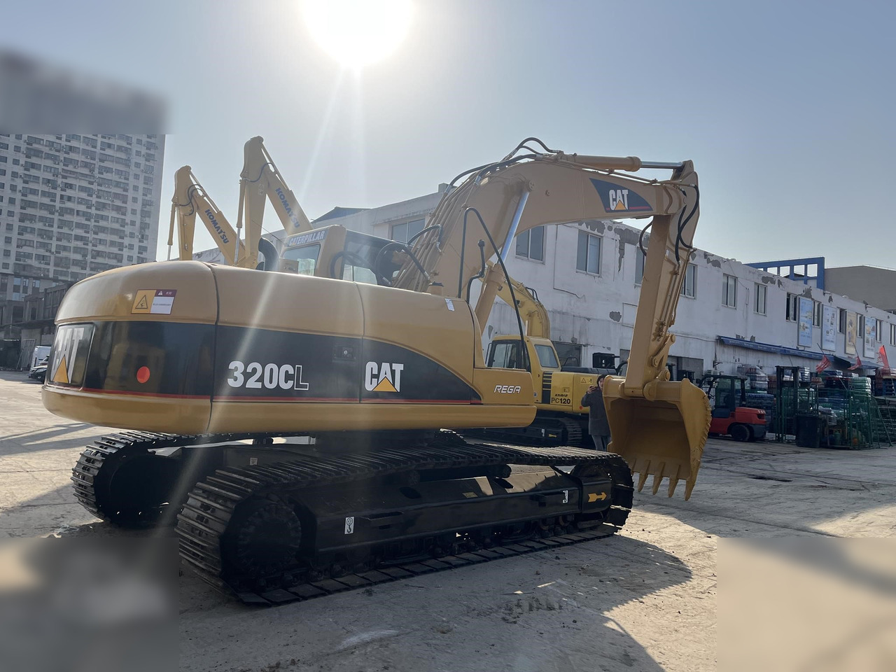 CATERPILLAR 320CL - Lánctalpas kotró: 3 kép. CATERPILLAR 320CL - Lánctalpas kotró: 3 kép.