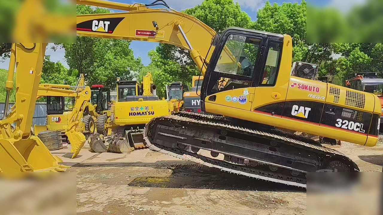 CATERPILLAR 320CL - Lánctalpas kotró: 2 kép. CATERPILLAR 320CL - Lánctalpas kotró: 2 kép.