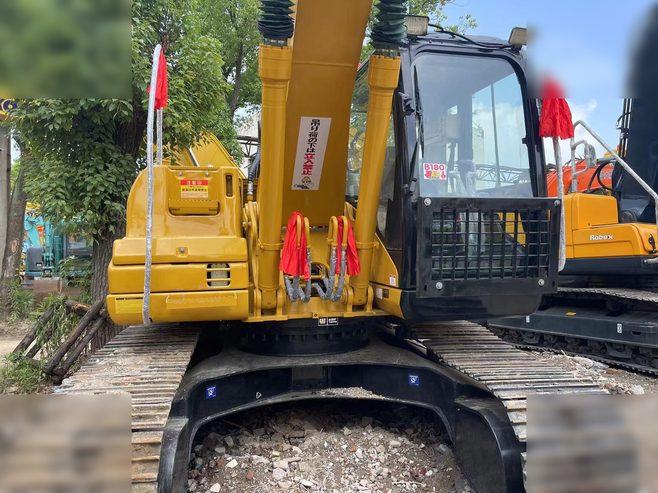 CATERPILLAR 320CL - Lánctalpas kotró: 2 kép. CATERPILLAR 320CL - Lánctalpas kotró: 2 kép.