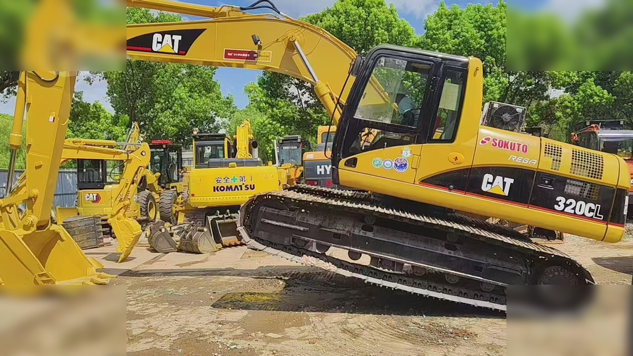 CATERPILLAR 320CL - Lánctalpas kotró: 2 kép. CATERPILLAR 320CL - Lánctalpas kotró: 2 kép.