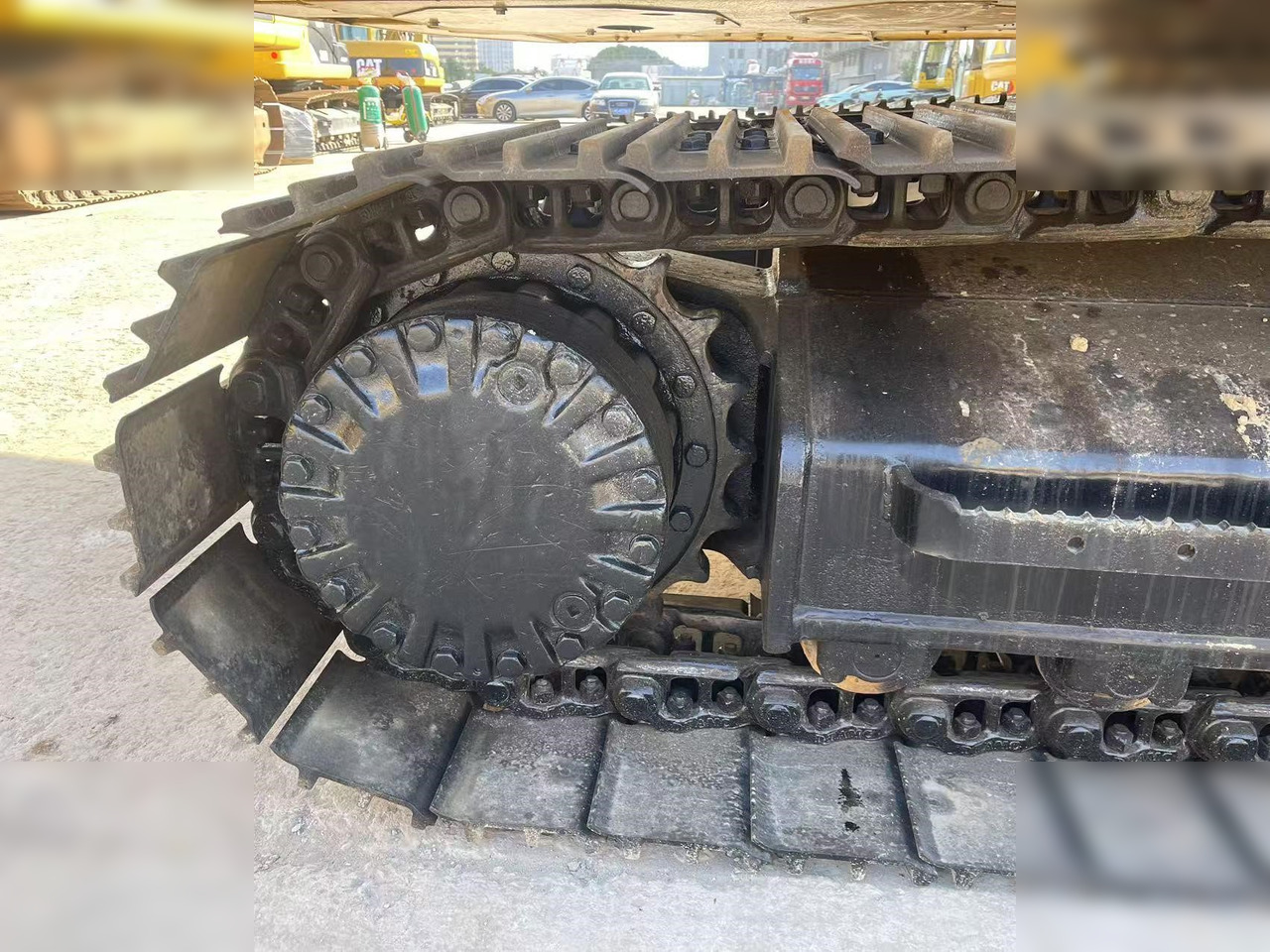 CATERPILLAR 320D - Lánctalpas kotró: 5 kép. CATERPILLAR 320D - Lánctalpas kotró: 5 kép.