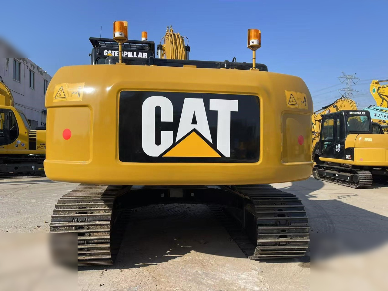 CATERPILLAR 320D - Lánctalpas kotró: 5 kép. CATERPILLAR 320D - Lánctalpas kotró: 5 kép.