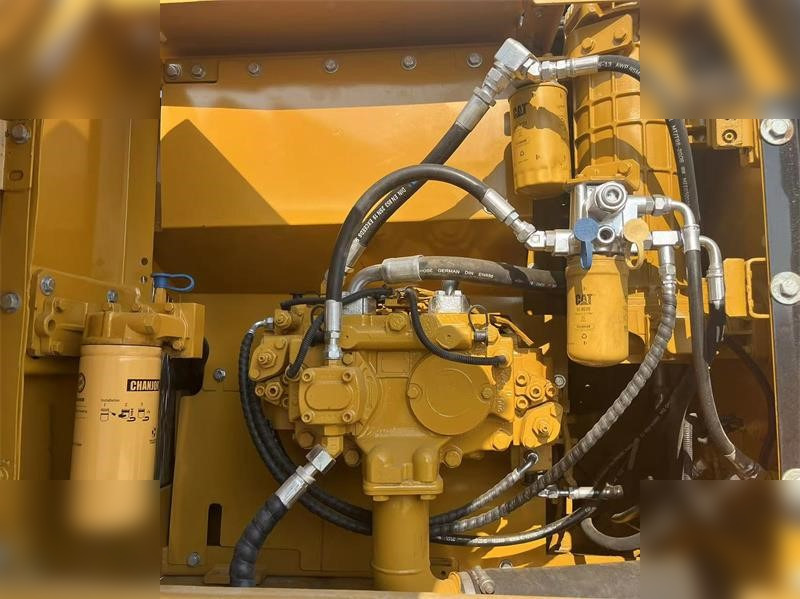 CATERPILLAR 320DL - Lánctalpas kotró: 5 kép. CATERPILLAR 320DL - Lánctalpas kotró: 5 kép.