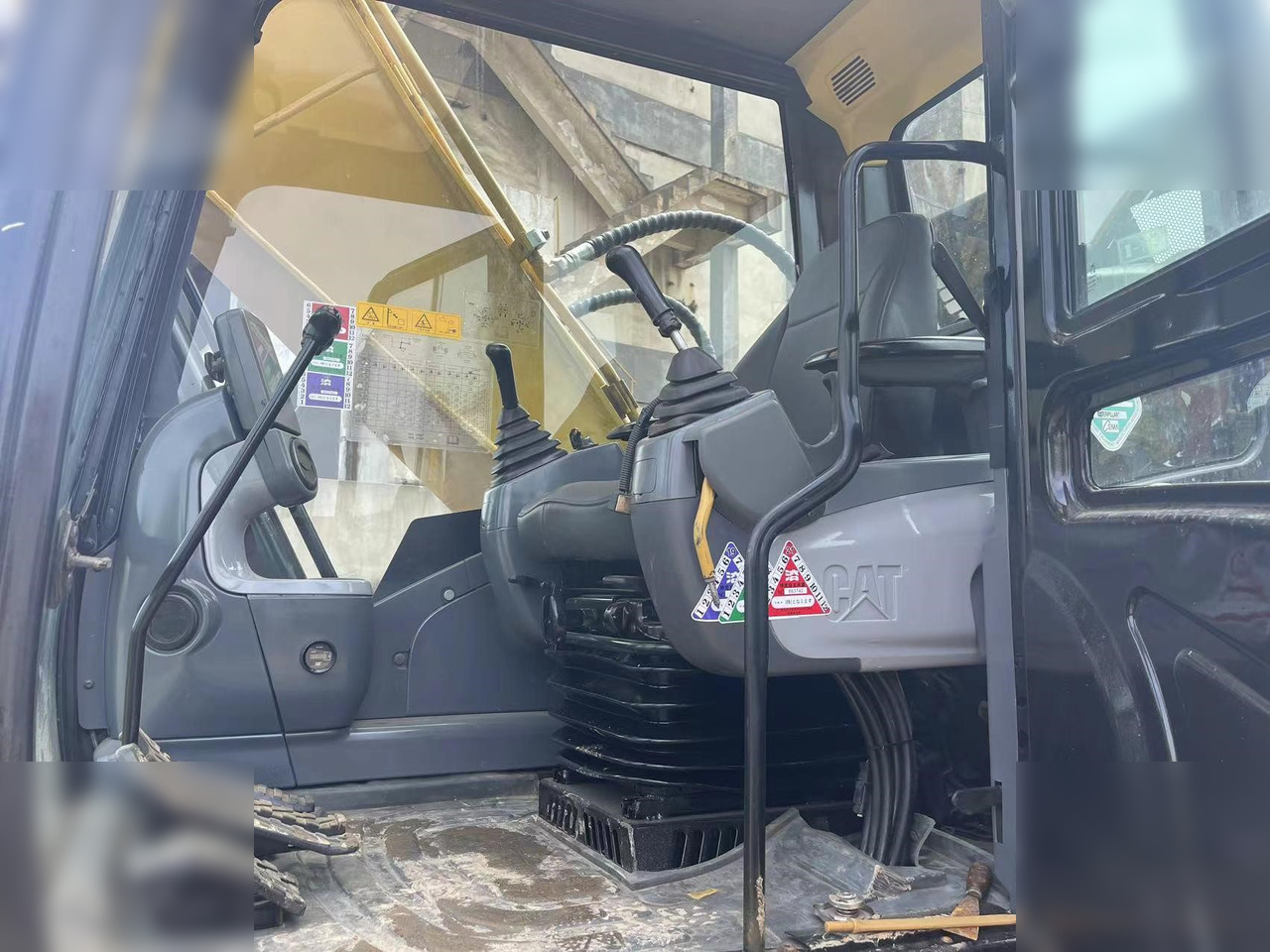 Lánctalpas kotró CATERPILLAR 320DL: 10 kép.