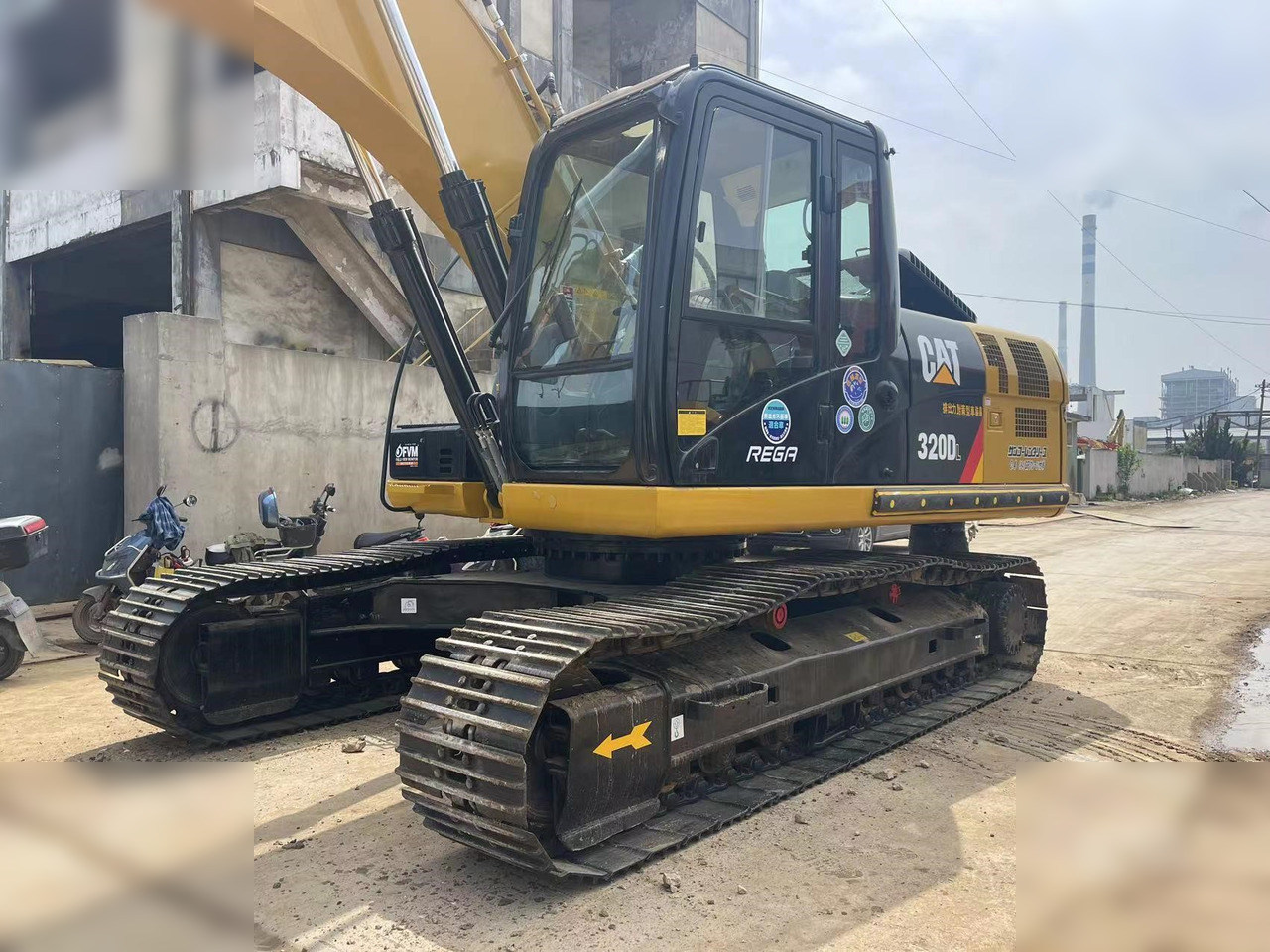 Lánctalpas kotró CATERPILLAR 320DL: 6 kép.