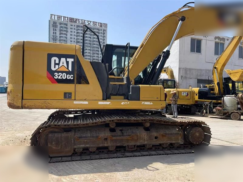 CATERPILLAR 320GC - Lánctalpas kotró: 3 kép. CATERPILLAR 320GC - Lánctalpas kotró: 3 kép.