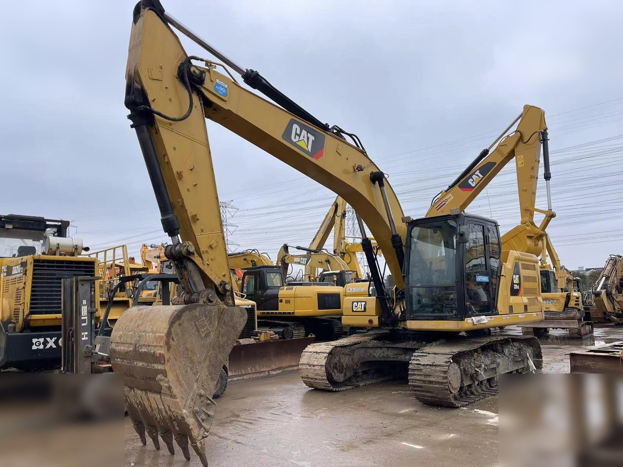 CATERPILLAR 320GC - Lánctalpas kotró: 1 kép. CATERPILLAR 320GC - Lánctalpas kotró: 1 kép.