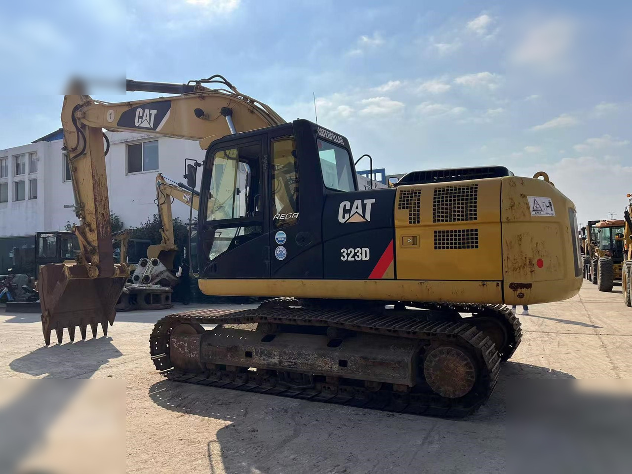 CATERPILLAR 323D - Lánctalpas kotró: 4 kép. CATERPILLAR 323D - Lánctalpas kotró: 4 kép.