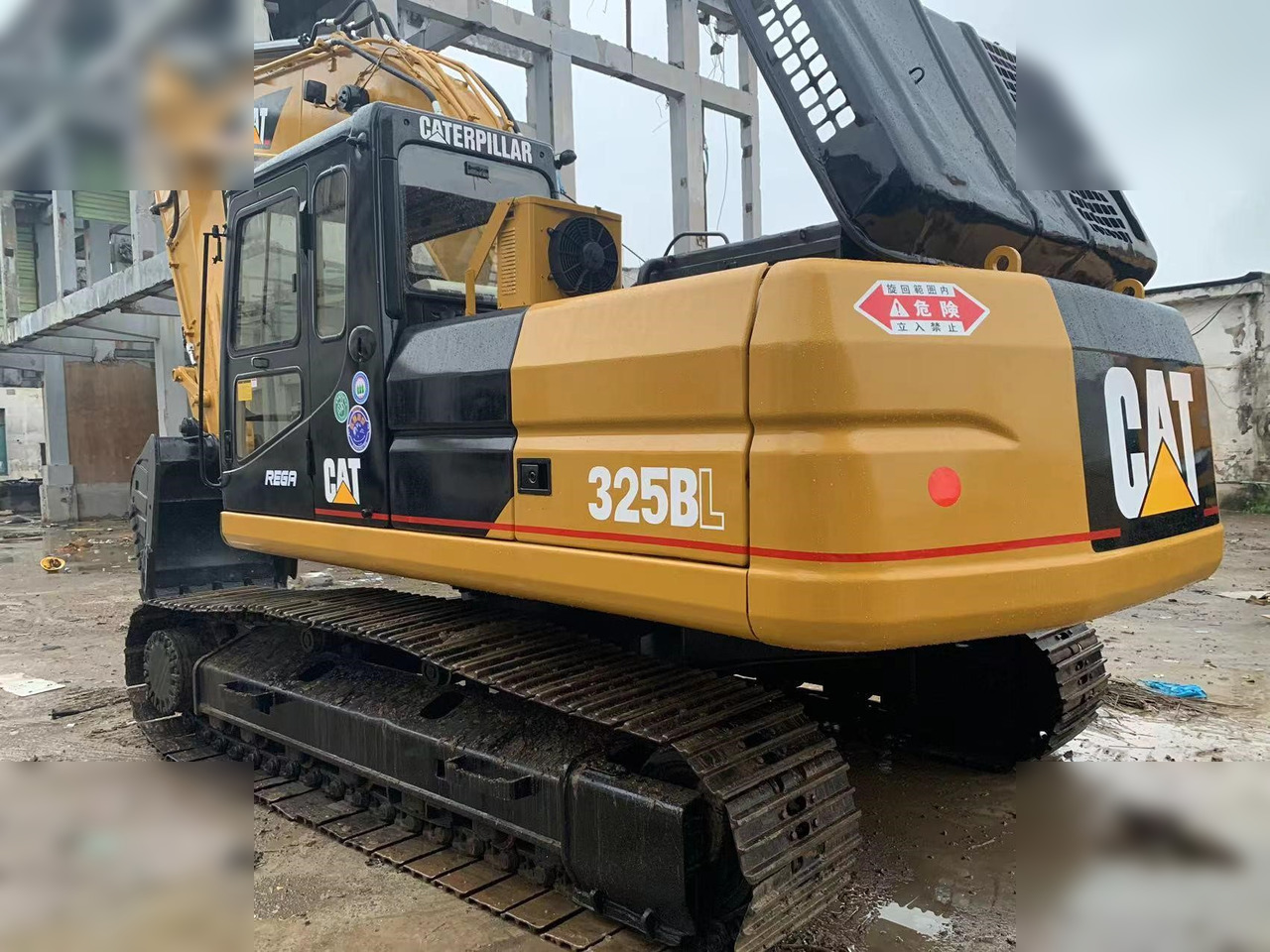 CATERPILLAR 325BL - Lánctalpas kotró: 4 kép. CATERPILLAR 325BL - Lánctalpas kotró: 4 kép.