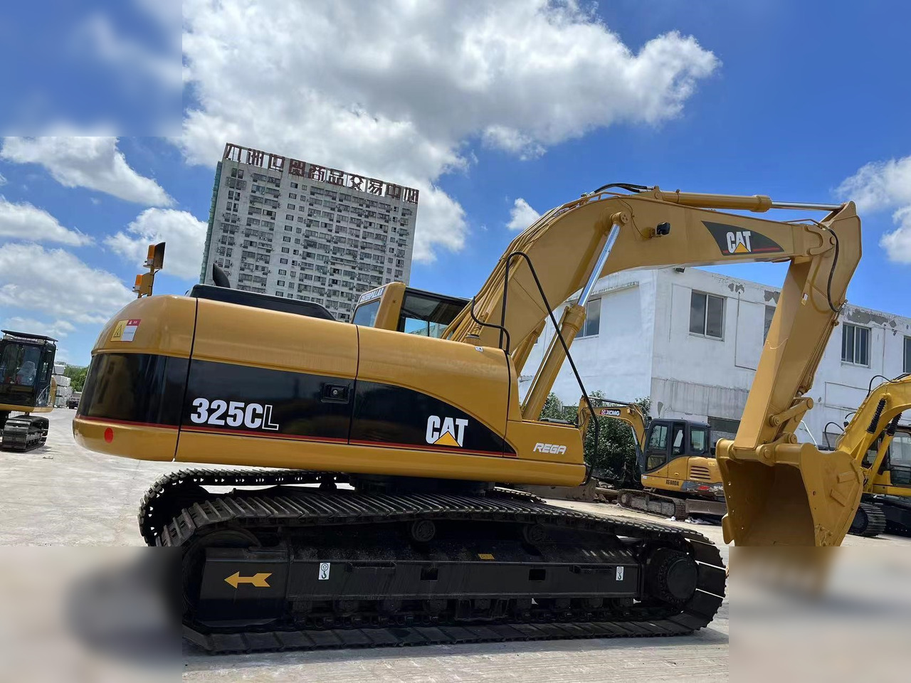 CATERPILLAR 325CL - Lánctalpas kotró: 2 kép. CATERPILLAR 325CL - Lánctalpas kotró: 2 kép.