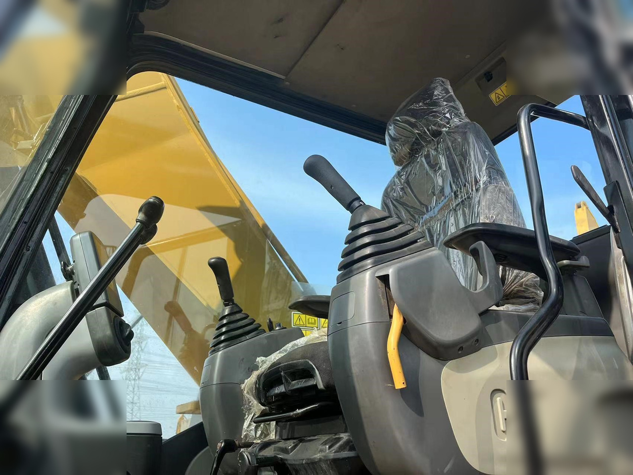 Lánctalpas kotró CATERPILLAR 325DL: 10 kép.