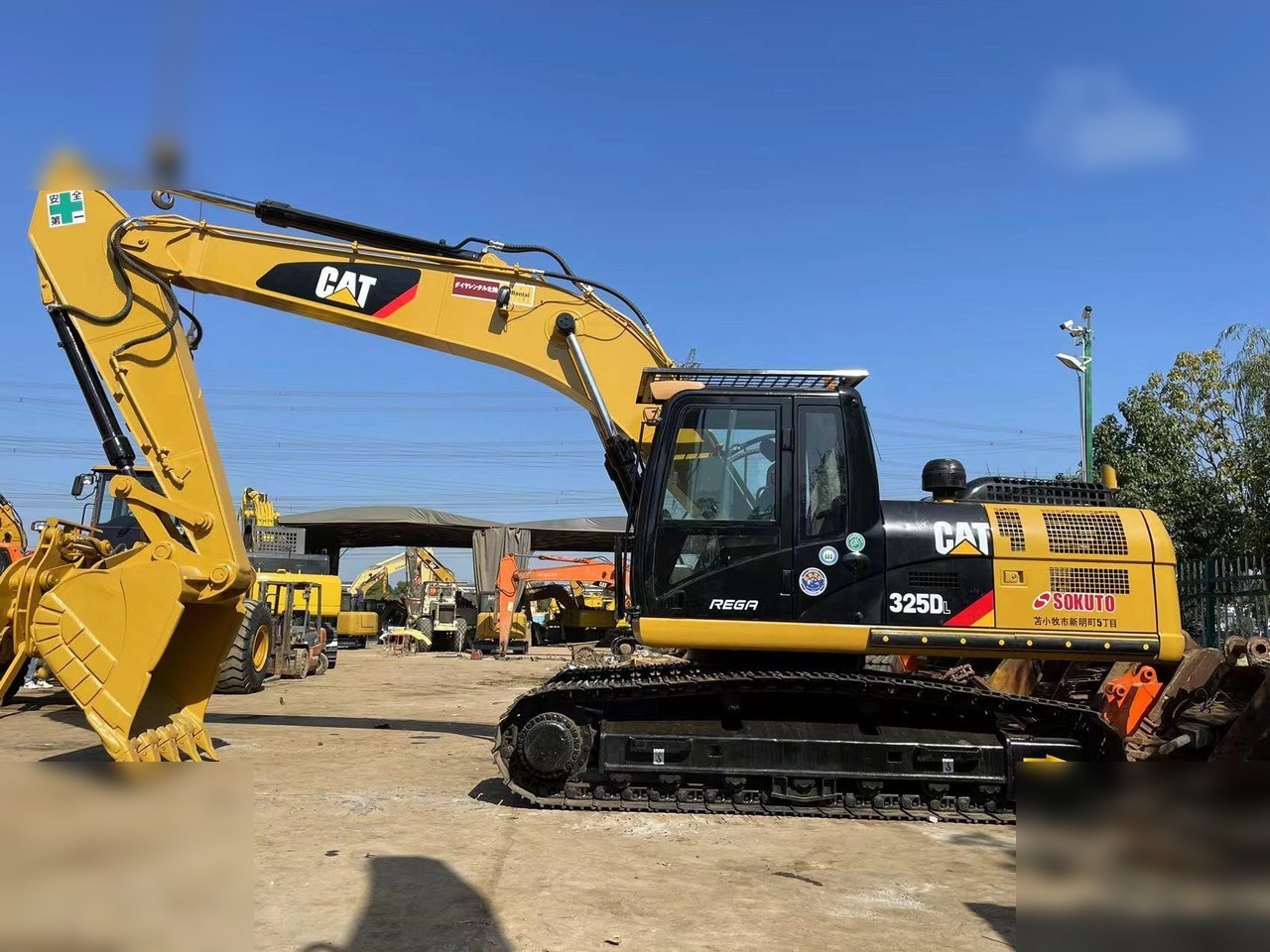 CATERPILLAR 325DL - Lánctalpas kotró: 1 kép. CATERPILLAR 325DL - Lánctalpas kotró: 1 kép.