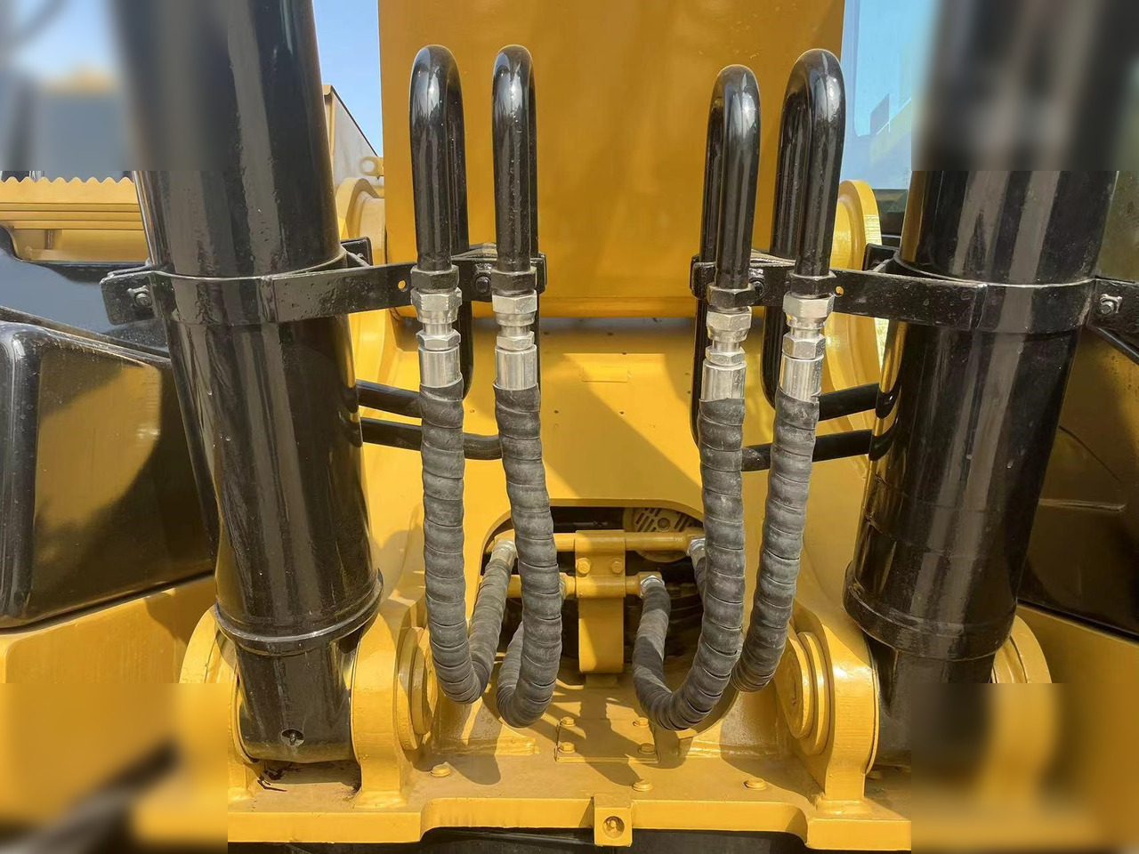 Lánctalpas kotró CATERPILLAR 325DL: 11 kép.