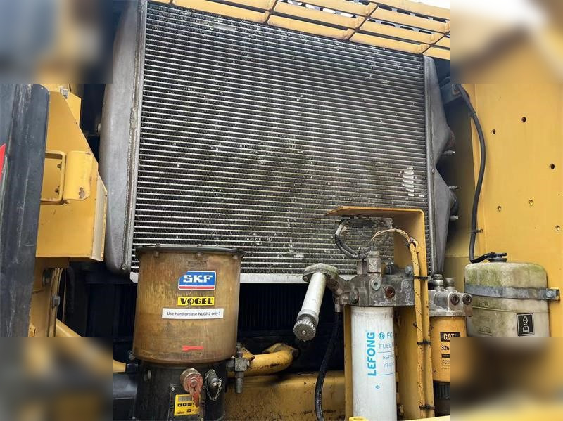 CATERPILLAR 329D - Lánctalpas kotró: 5 kép. CATERPILLAR 329D - Lánctalpas kotró: 5 kép.