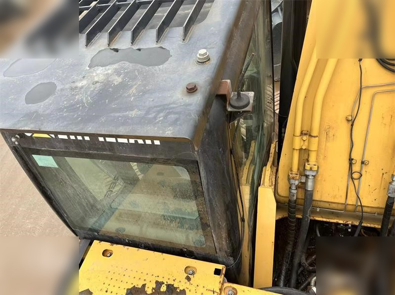 CATERPILLAR 329D - Lánctalpas kotró: 2 kép. CATERPILLAR 329D - Lánctalpas kotró: 2 kép.