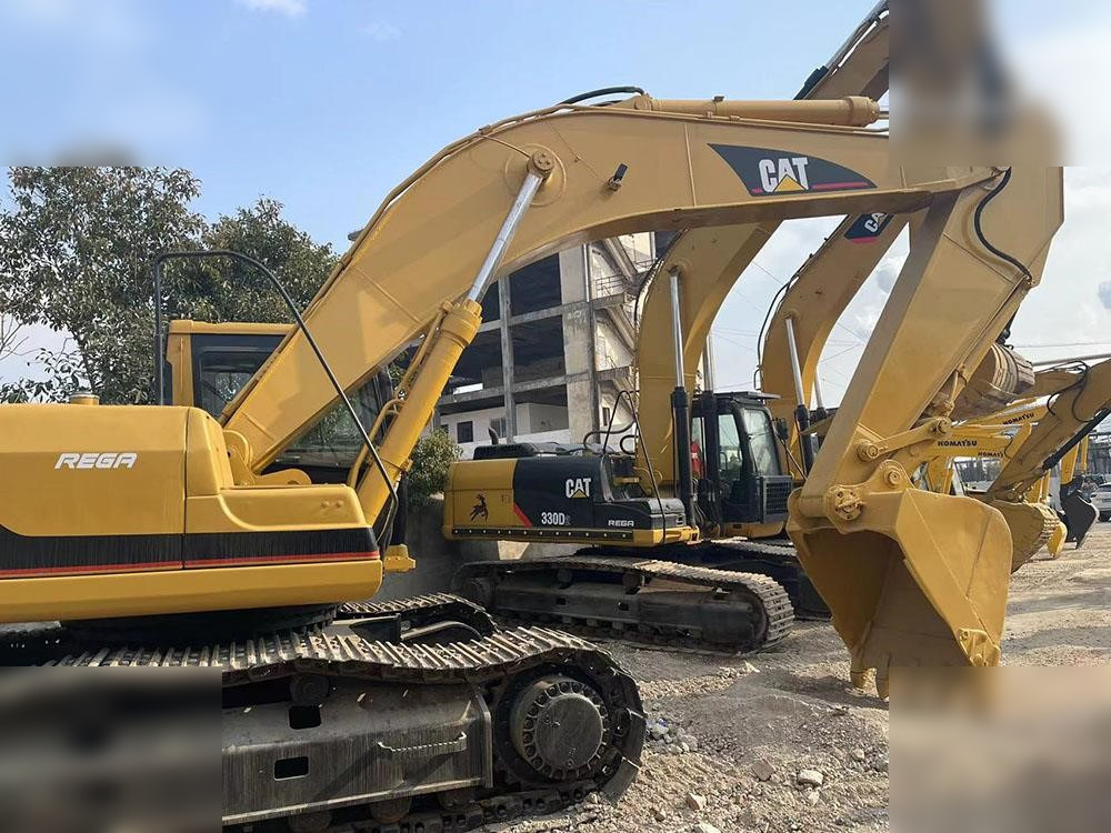 CATERPILLAR 330BL - Lánctalpas kotró: 2 kép. CATERPILLAR 330BL - Lánctalpas kotró: 2 kép.