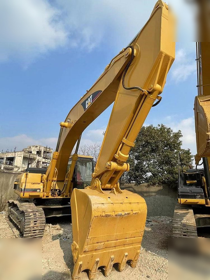 CATERPILLAR 330BL - Lánctalpas kotró: 3 kép. CATERPILLAR 330BL - Lánctalpas kotró: 3 kép.