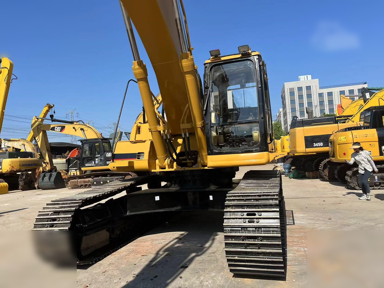 CATERPILLAR 330BL - Lánctalpas kotró: 4 kép. CATERPILLAR 330BL - Lánctalpas kotró: 4 kép.