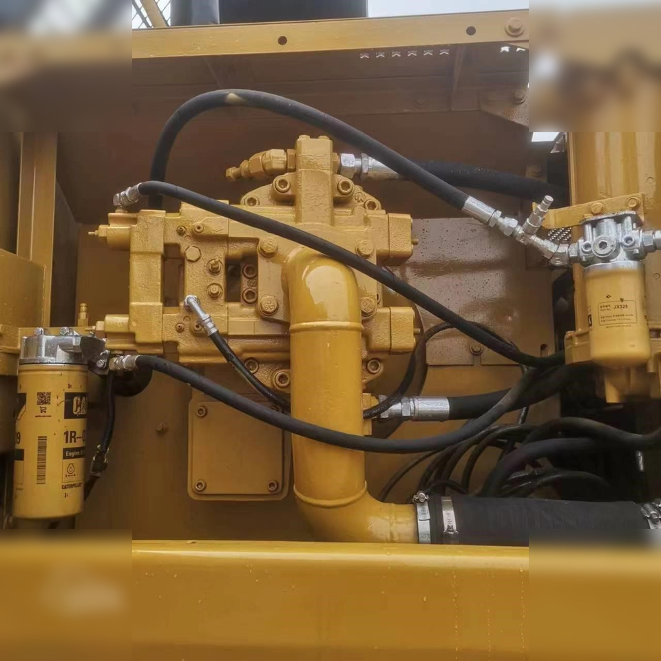 CATERPILLAR 330BL - Lánctalpas kotró: 4 kép. CATERPILLAR 330BL - Lánctalpas kotró: 4 kép.