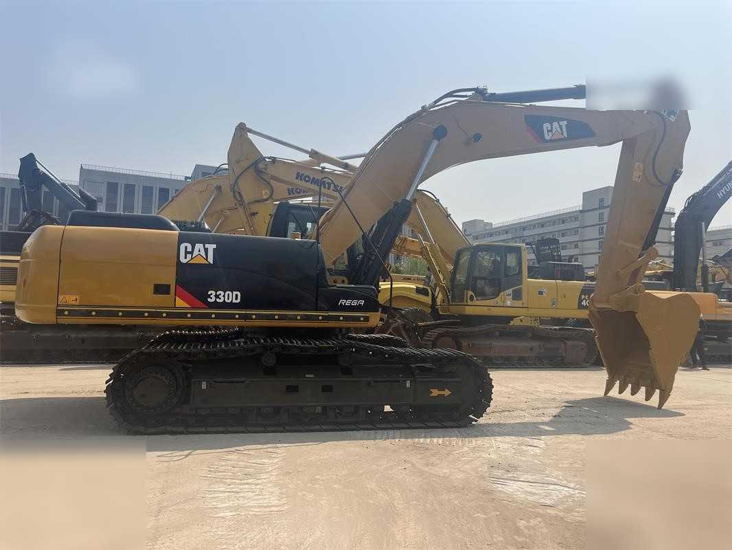 CATERPILLAR 330D - Lánctalpas kotró: 1 kép. CATERPILLAR 330D - Lánctalpas kotró: 1 kép.
