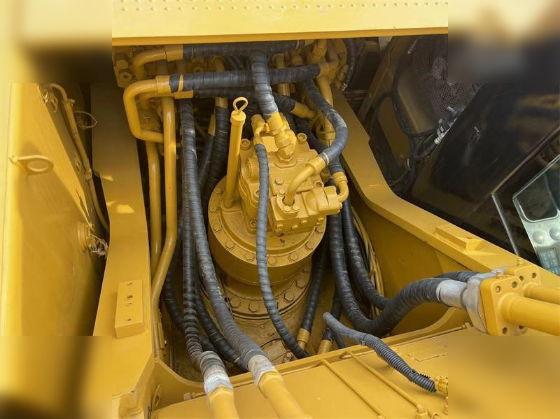 Lánctalpas kotró CATERPILLAR 330D2: 9 kép.