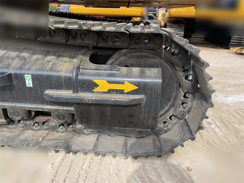 Lánctalpas kotró CATERPILLAR 330D2: 12 kép.
