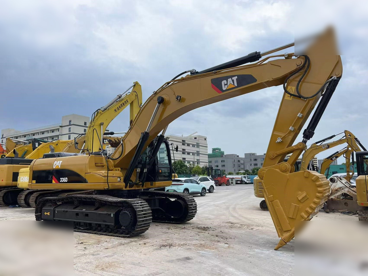 CATERPILLAR 336D - Lánctalpas kotró: 2 kép. CATERPILLAR 336D - Lánctalpas kotró: 2 kép.