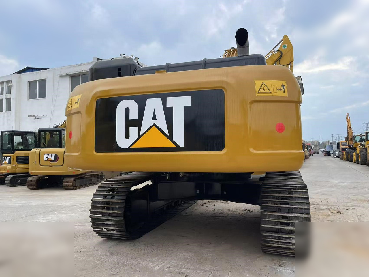 CATERPILLAR 336D - Lánctalpas kotró: 3 kép. CATERPILLAR 336D - Lánctalpas kotró: 3 kép.