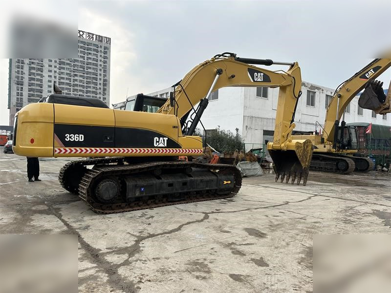 CATERPILLAR 336D - Lánctalpas kotró: 2 kép. CATERPILLAR 336D - Lánctalpas kotró: 2 kép.