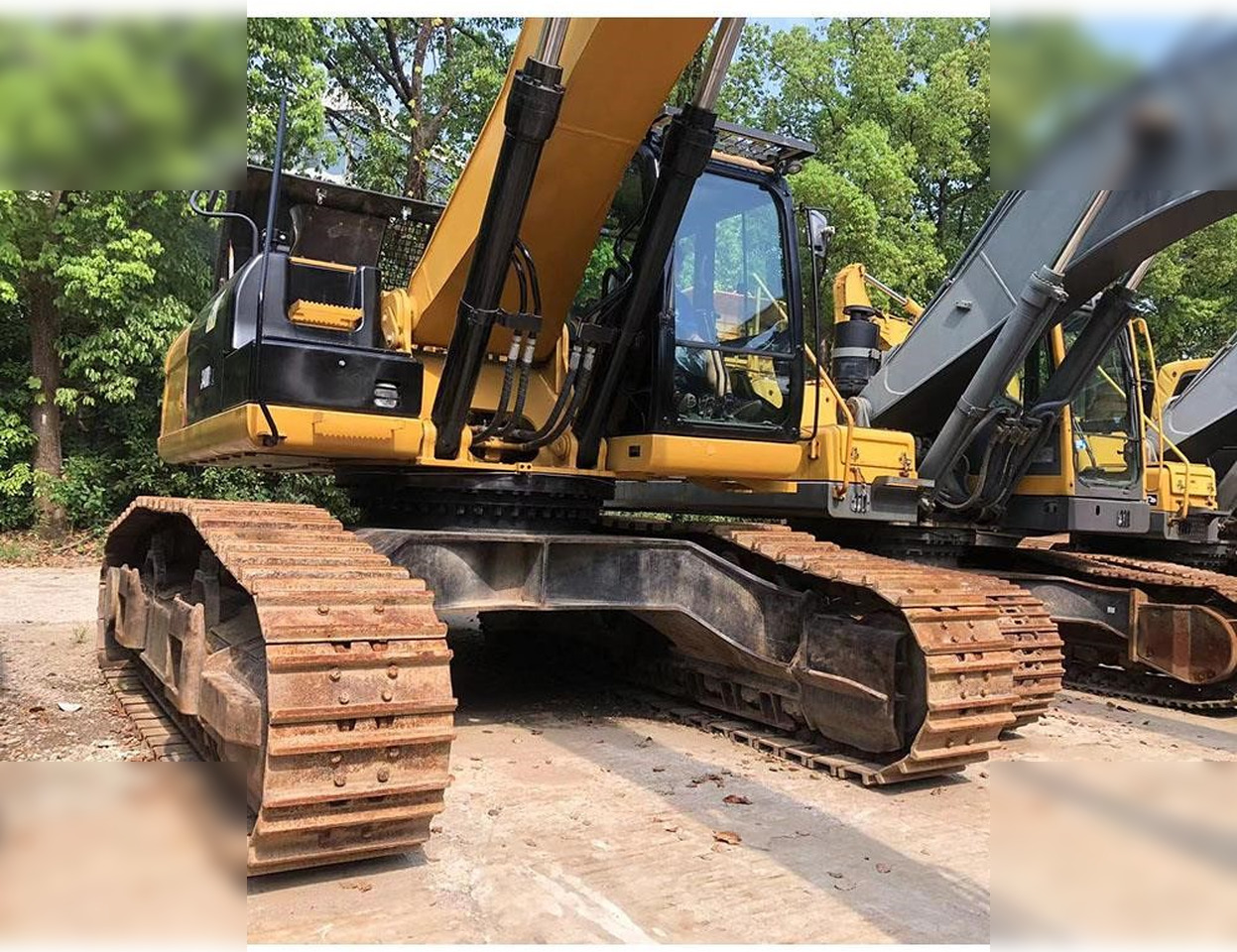 CATERPILLAR 340D2L - Lánctalpas kotró: 1 kép. CATERPILLAR 340D2L - Lánctalpas kotró: 1 kép.