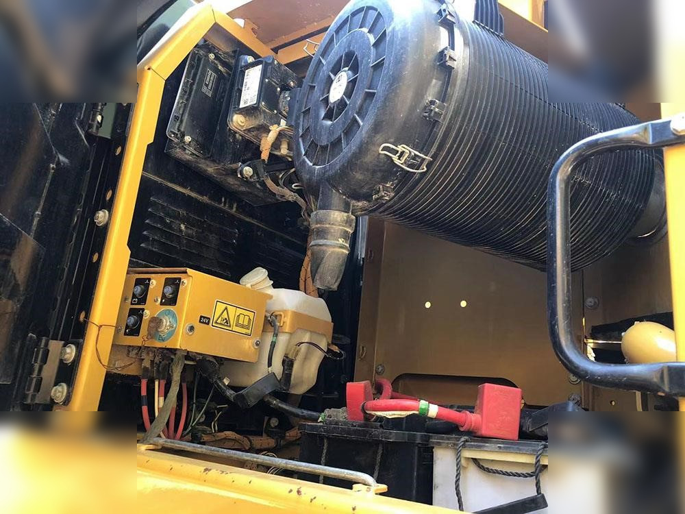 CATERPILLAR 340D2L - Lánctalpas kotró: 4 kép. CATERPILLAR 340D2L - Lánctalpas kotró: 4 kép.