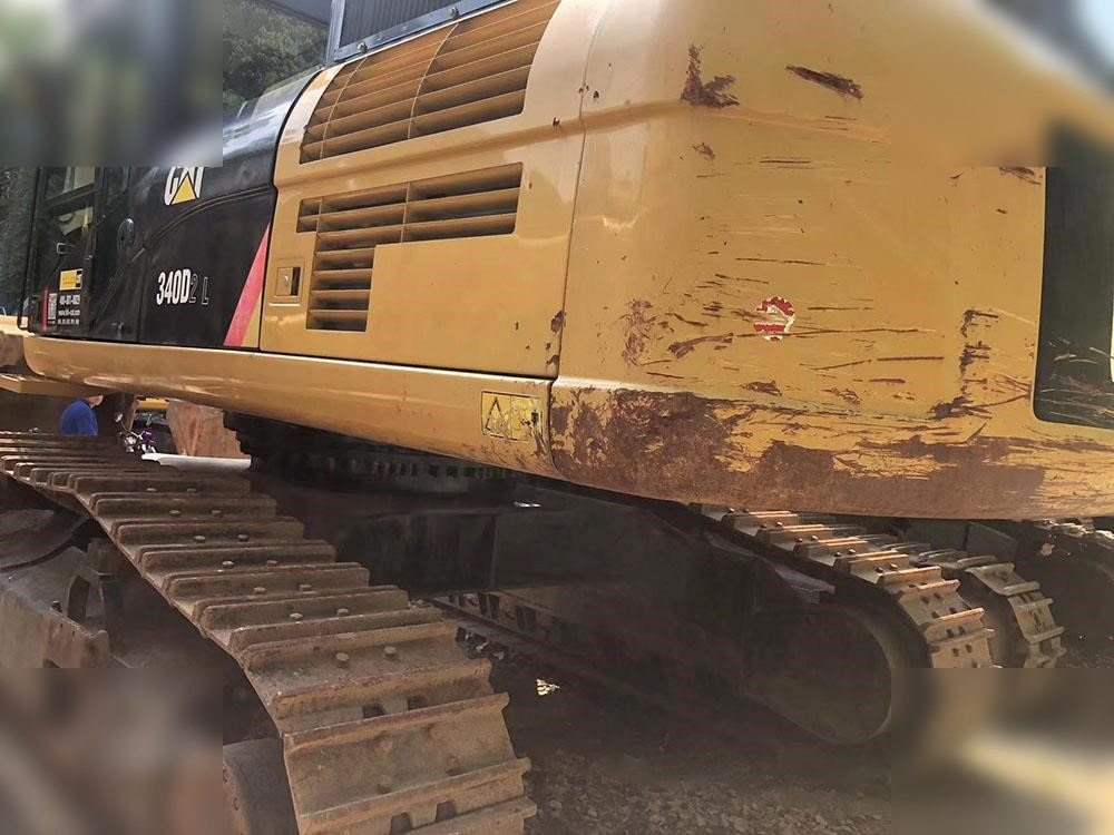 CATERPILLAR 340D2L - Lánctalpas kotró: 5 kép. CATERPILLAR 340D2L - Lánctalpas kotró: 5 kép.