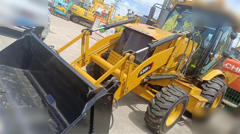 CATERPILLAR 430F - Kotrórakodó: 4 kép. CATERPILLAR 430F - Kotrórakodó: 4 kép.