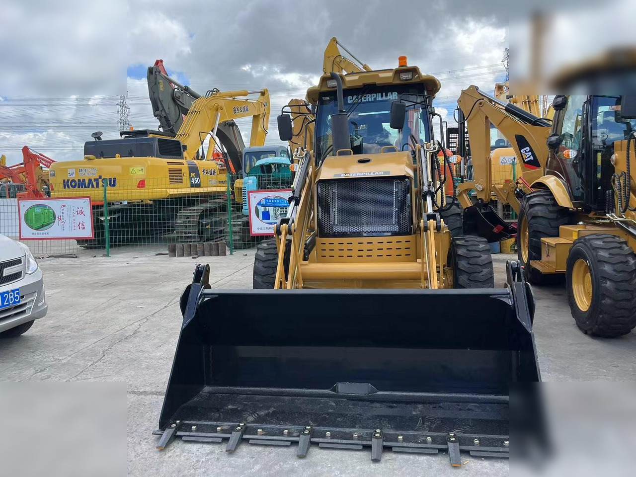 CATERPILLAR 430F2 - Kotrórakodó: 4 kép. CATERPILLAR 430F2 - Kotrórakodó: 4 kép.