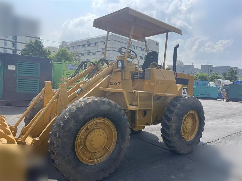 CATERPILLAR 910 - Gumikerekes homlokrakodó: 3 kép. CATERPILLAR 910 - Gumikerekes homlokrakodó: 3 kép.