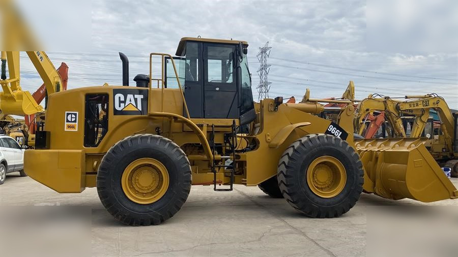 CATERPILLAR 966L - Gumikerekes homlokrakodó: 1 kép. CATERPILLAR 966L - Gumikerekes homlokrakodó: 1 kép.
