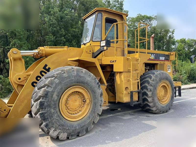 CATERPILLAR 980F - Gumikerekes homlokrakodó: 4 kép. CATERPILLAR 980F - Gumikerekes homlokrakodó: 4 kép.