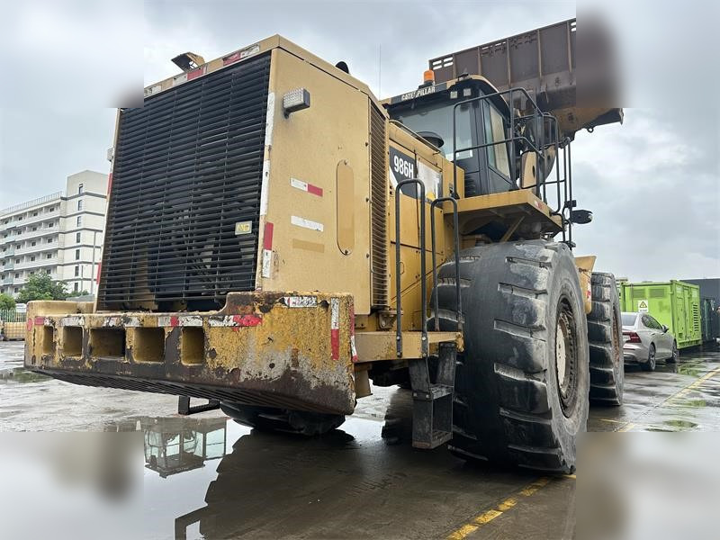 CATERPILLAR 986H - Gumikerekes homlokrakodó: 5 kép. CATERPILLAR 986H - Gumikerekes homlokrakodó: 5 kép.