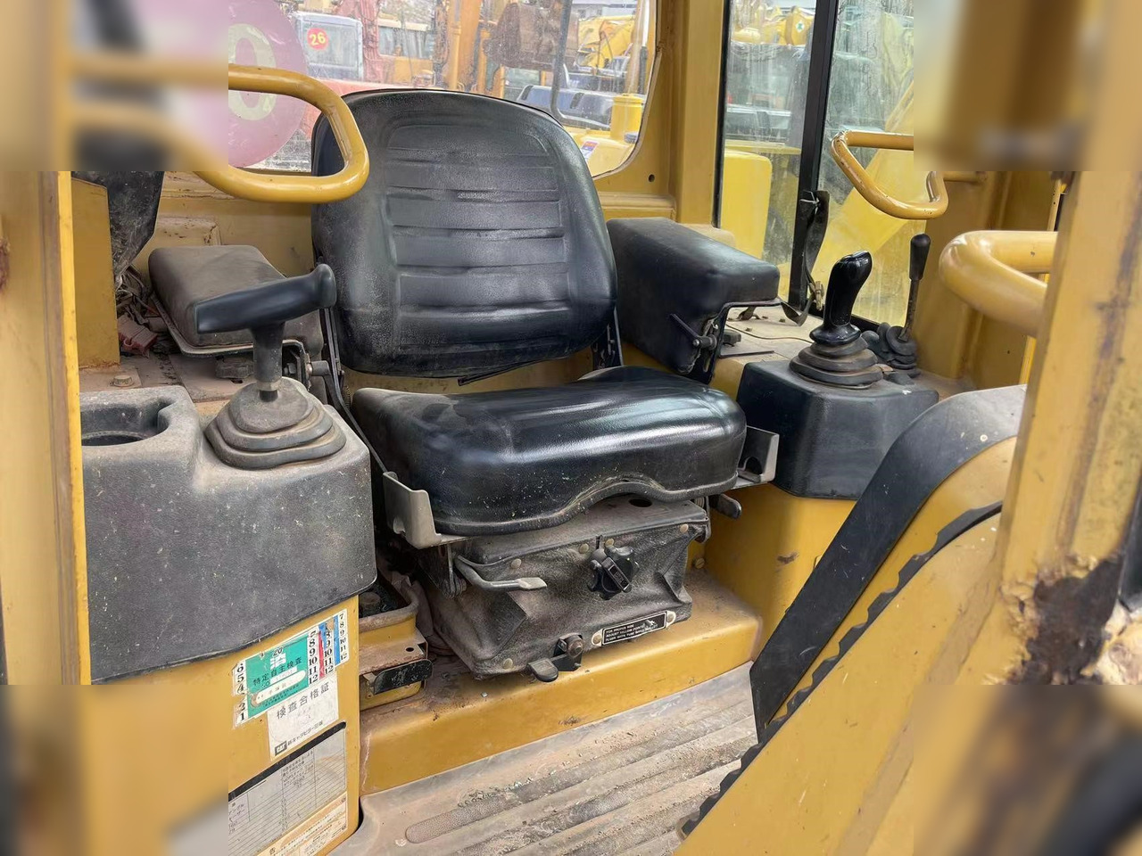 CATERPILLAR D3G - Buldózer: 5 kép. CATERPILLAR D3G - Buldózer: 5 kép.