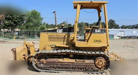 CATERPILLAR D4C - Buldózer: 1 kép. CATERPILLAR D4C - Buldózer: 1 kép.