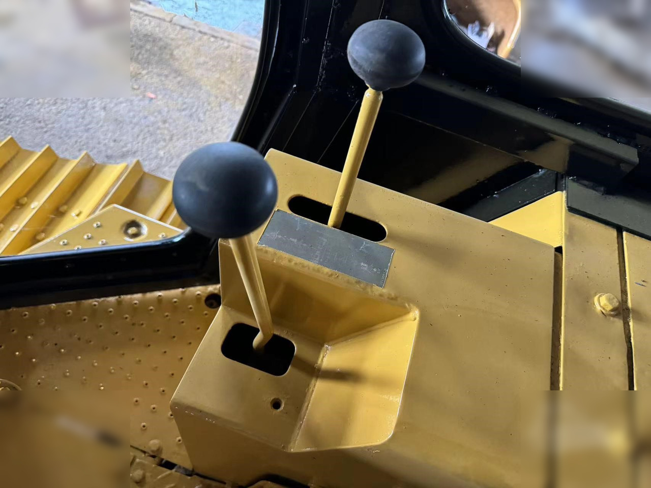 CATERPILLAR D4C - Buldózer: 5 kép. CATERPILLAR D4C - Buldózer: 5 kép.