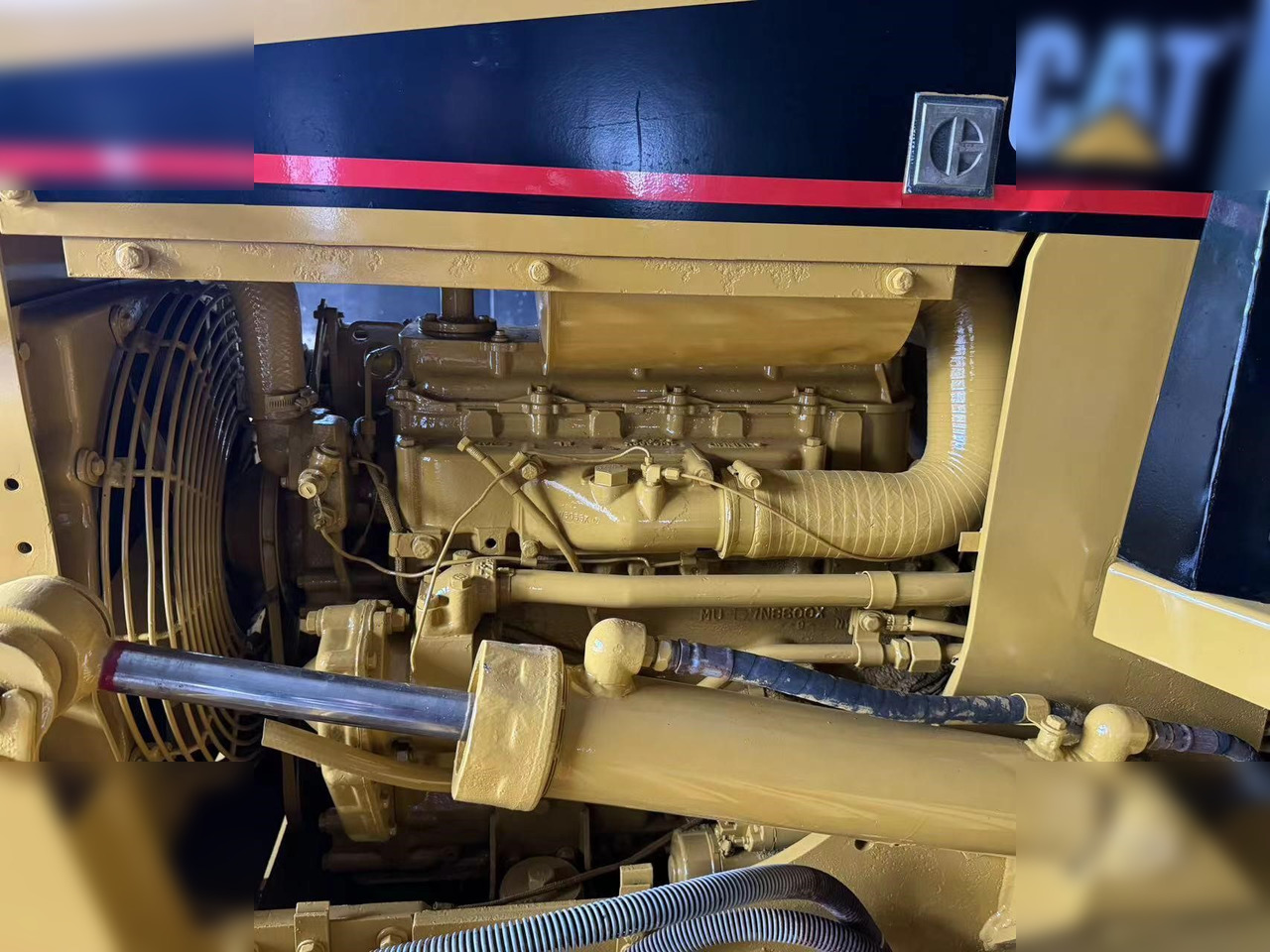 CATERPILLAR D4C - Buldózer: 4 kép. CATERPILLAR D4C - Buldózer: 4 kép.