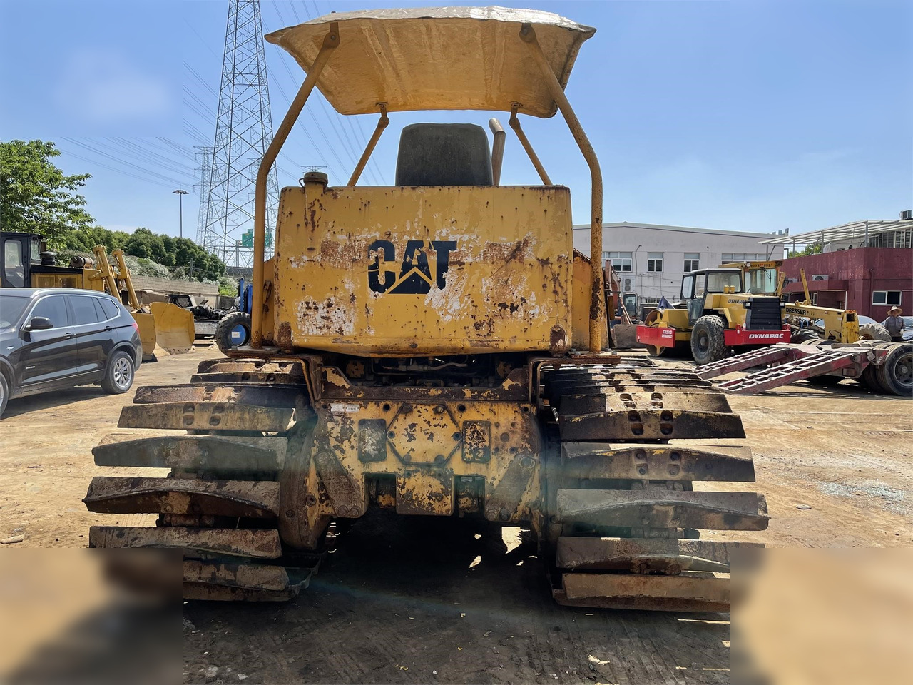 CATERPILLAR D5B - Buldózer: 4 kép. CATERPILLAR D5B - Buldózer: 4 kép.