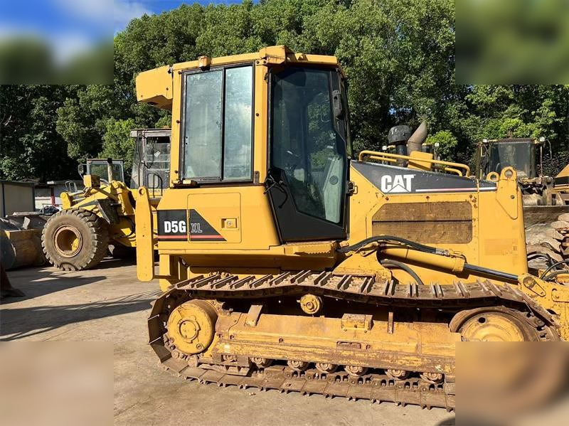 CATERPILLAR D5G XL - Buldózer: 5 kép. CATERPILLAR D5G XL - Buldózer: 5 kép.