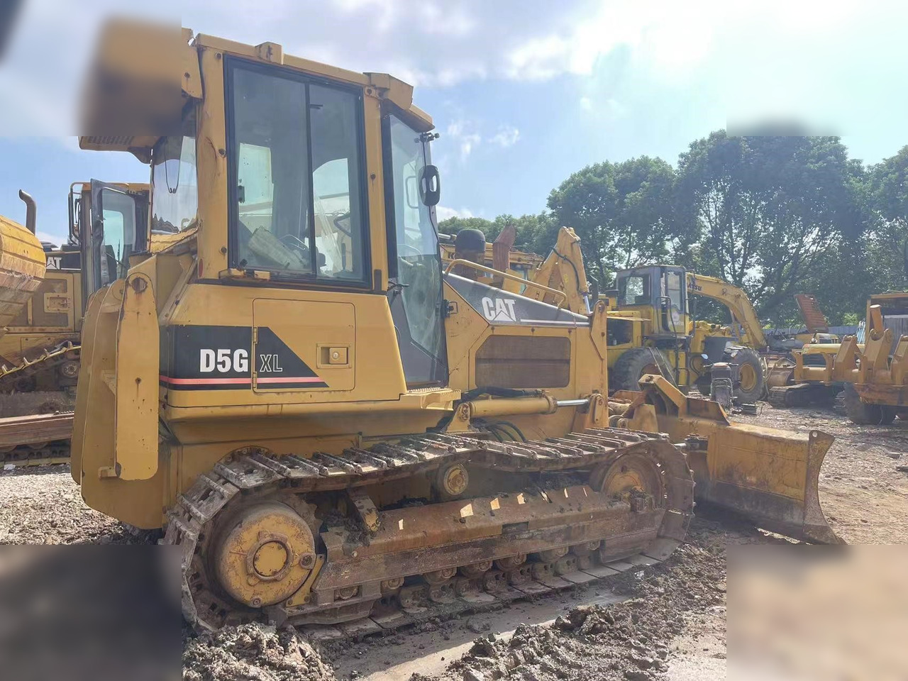 CATERPILLAR D5G XL - Buldózer: 5 kép. CATERPILLAR D5G XL - Buldózer: 5 kép.